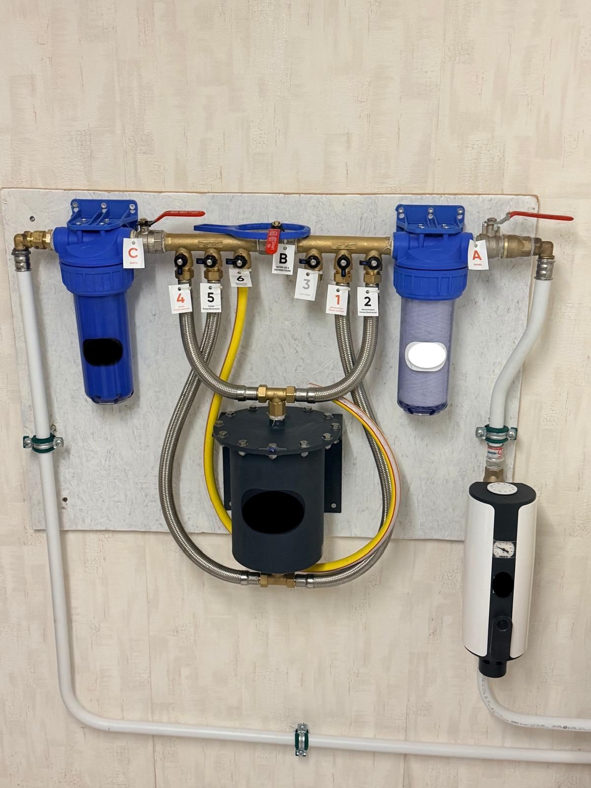 Installation de filtration neuve avec surpresseur à manomètre