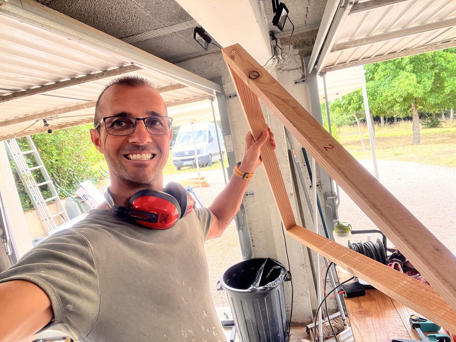 Wilfrid Bergé, fondateur de Serenity Home, en atelier