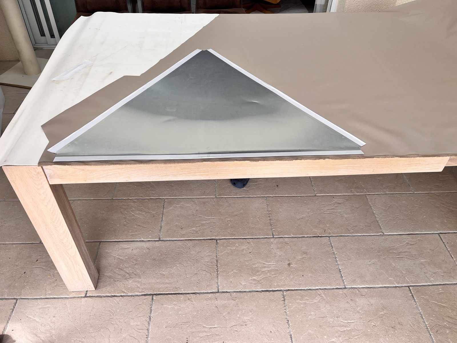 Panneau triangulaire vitré préparé avant assemblage